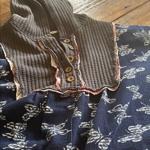 POL. M/l. Navey Textured Knit top. So cute